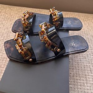VINCE CAMUTO animal print sandal
